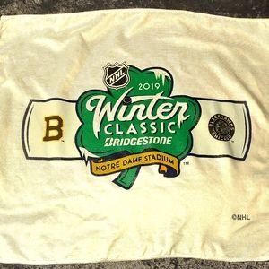 NHL 2019 Winter Classic Souvenir Towel Chicago Blackhawks Boston Bruins